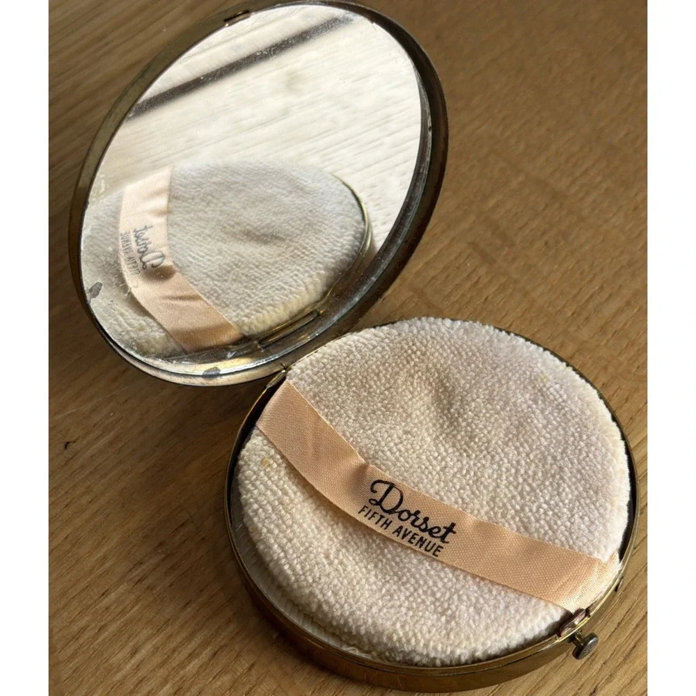Vtg 50-60'S Collectible DORSET FIFTH AVE Makeup Compact Puff Empty / Gold Tone